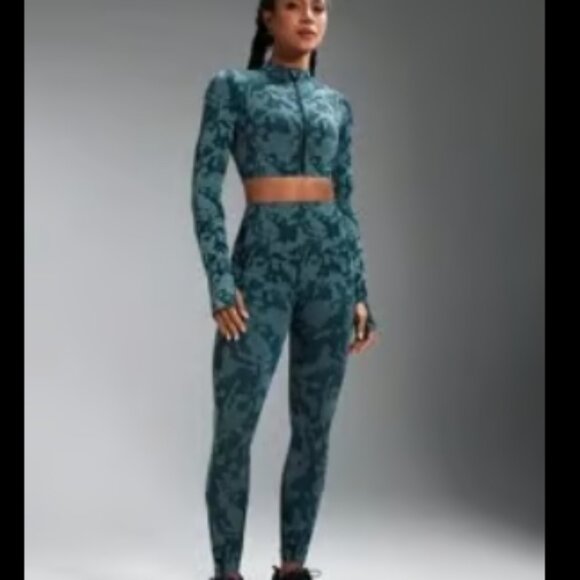 Seamless Leggings and Long Sleeve Front Zipper Crop Top Match Set - Picture 6 of 6